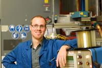 Seeing viruses in a new light with nanoholes Seeing viruses in a new light with nanoholes