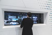 First application worldwide: eyevis EYE-TOLED-5500 visualises new car powertrain by Hyundai